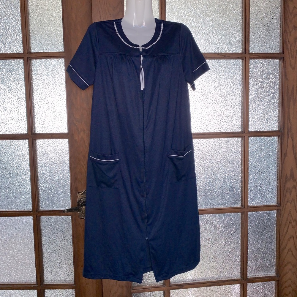 Cute Zipper Housecoat - Sz Small